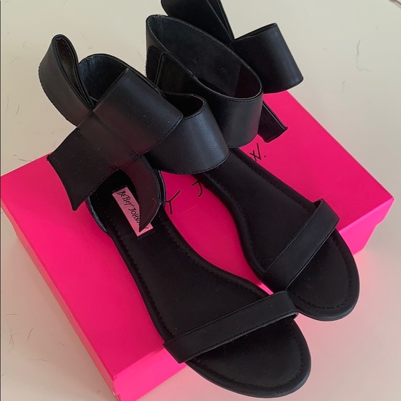 BOWS & BETSY. VINTAGE BETSY JOHNSON SANDALS - Picture 2 of 8